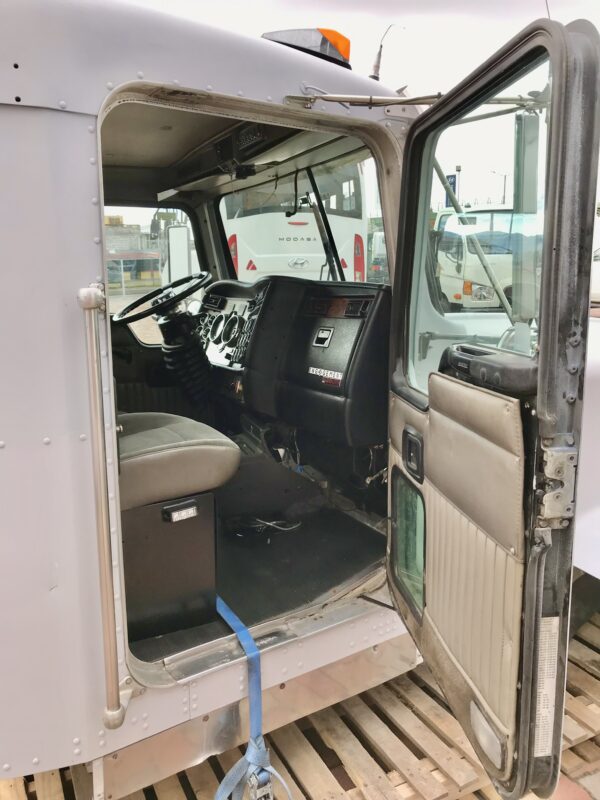 Cabina Cabezal Kenworth T800 Sin Litera - Imagen 9