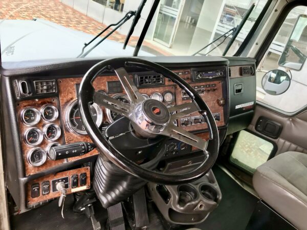 Cabina Cabezal Kenworth T800 Sin Litera - Imagen 15