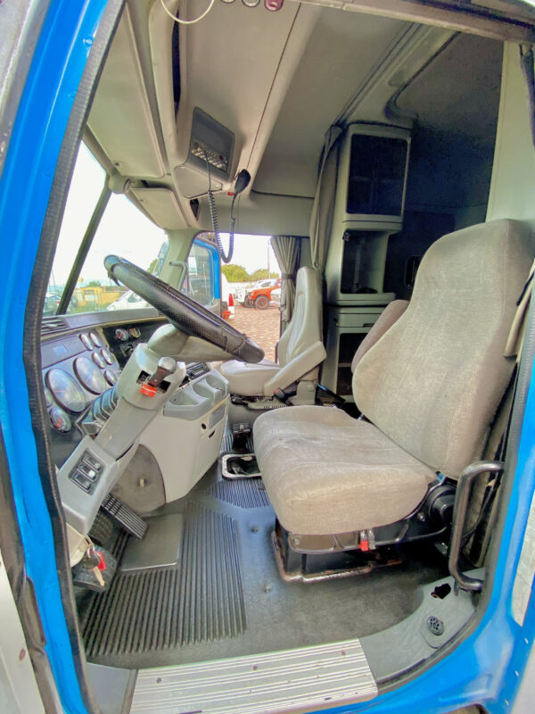 Cabina Cabezal Freightliner Columbia - Imagen 12