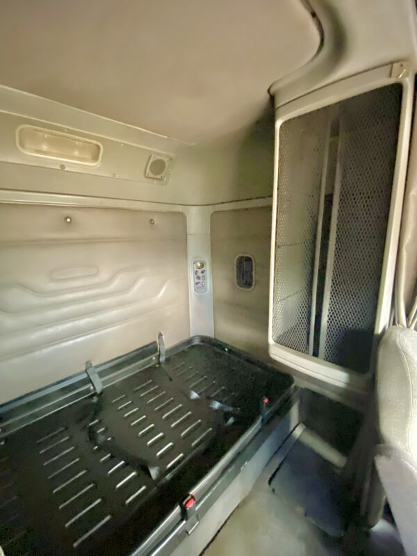 Cabina Cabezal Freightliner Columbia - Imagen 17